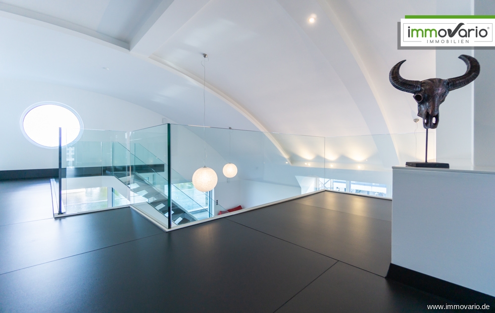 Exklusive Penthousewohnung auf 2 Ebenen mit Blick auf die Elbe, Fußbodenheizung und großer Terrasse! - Foto 3