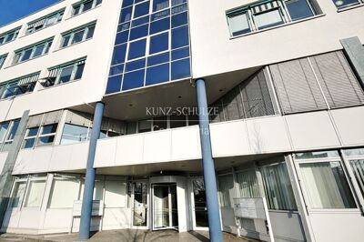 Moderne Büroflächen mit Entwicklungspotenzial & Terrasse