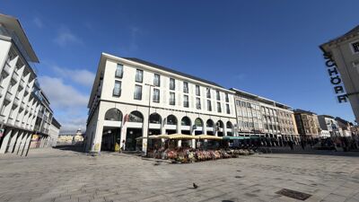 Moderne, lichtdurchflutete Büroflächen mit Innenhof im repräsentativen Geschäftshaus