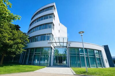 Großflächige Büroflächen auf gesichertem Gelände