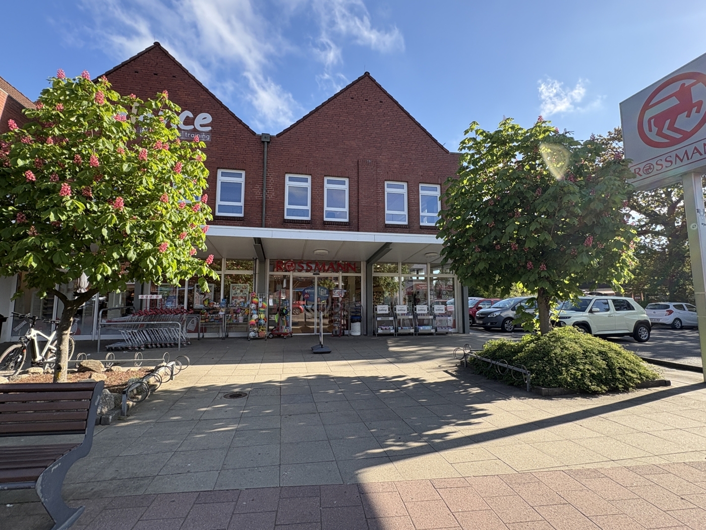Vorderansicht Rossmann
