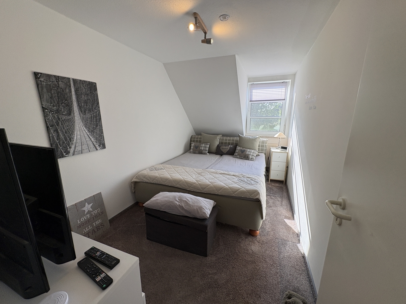 Zimmer 1 OG