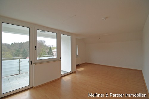 Wohnzimmer mit Südbalkon