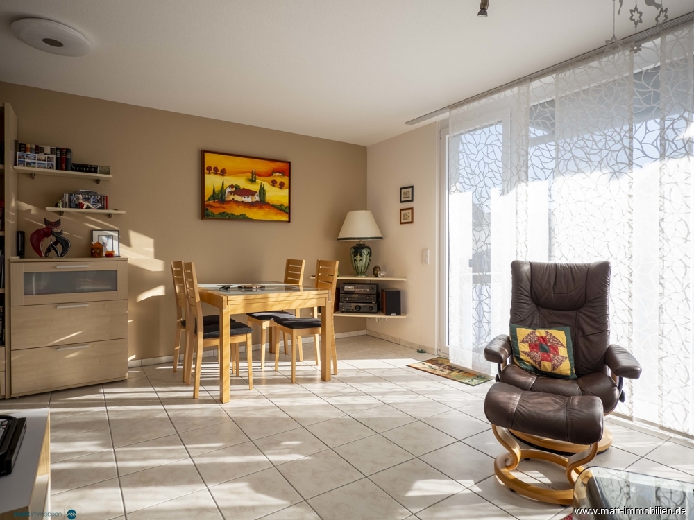 Essbereich mit Ausgang zum Balkon