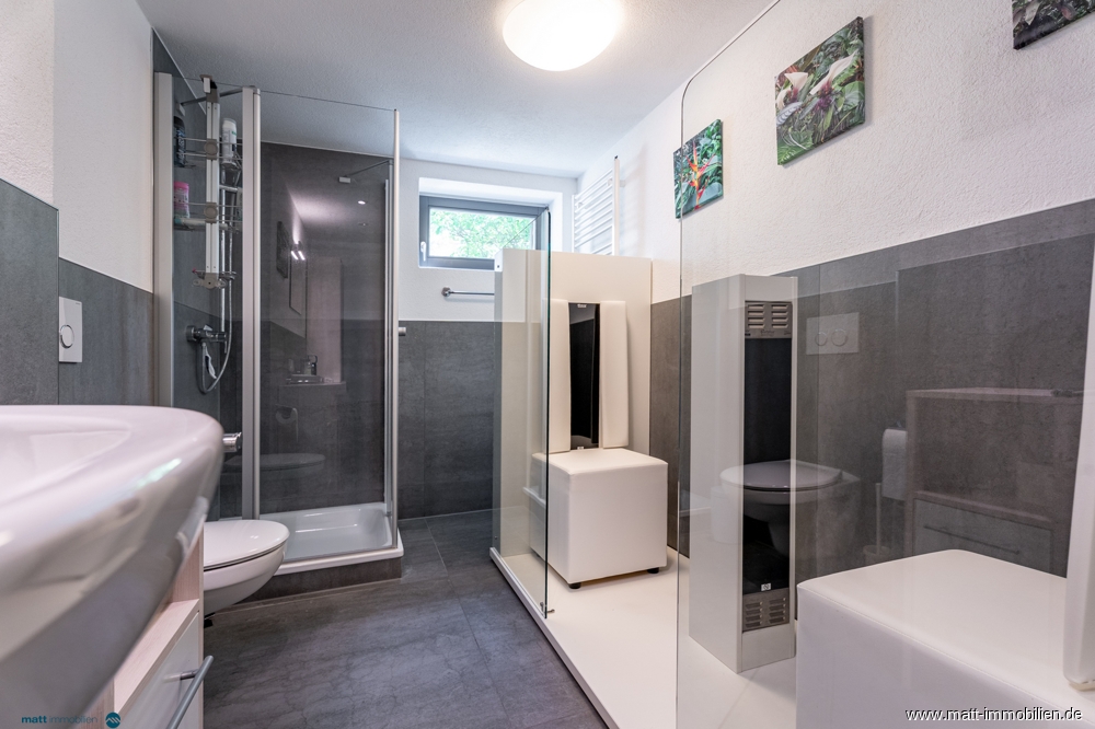 Duschbad mit Infrarotkabine 
