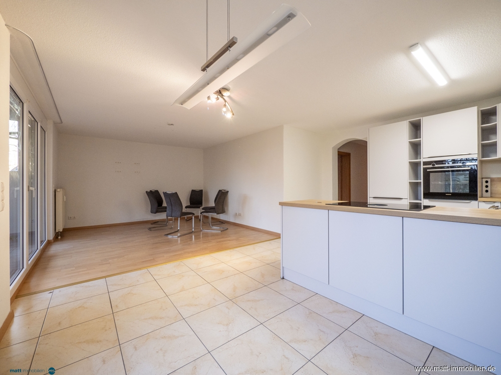 Küche + Wohnzimmer