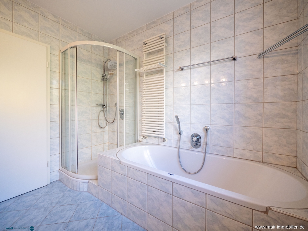 Badezimmer Ergeschoss