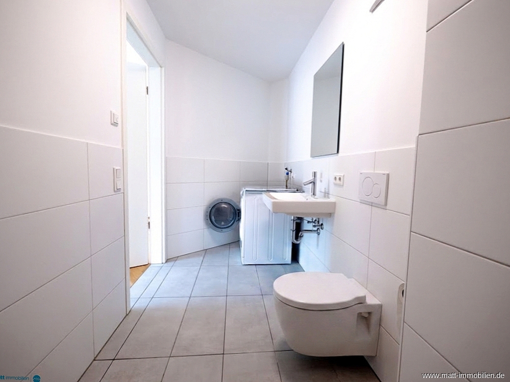 Badezimmer mit Waschtrockner
