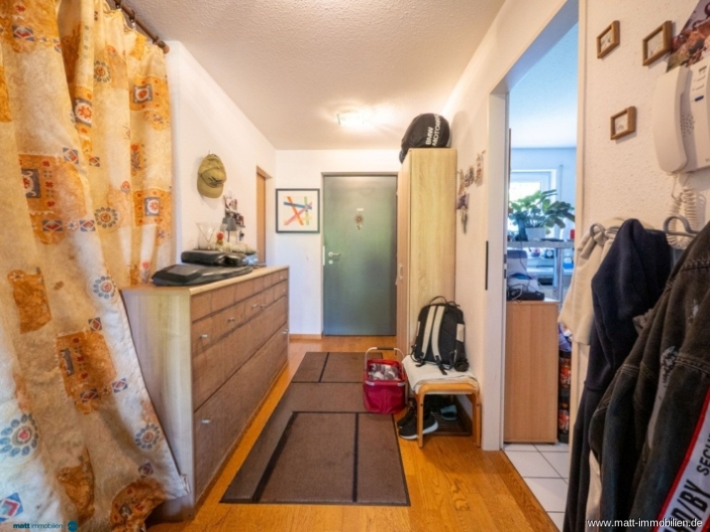 Flur mit Wohnungstür Ansicht