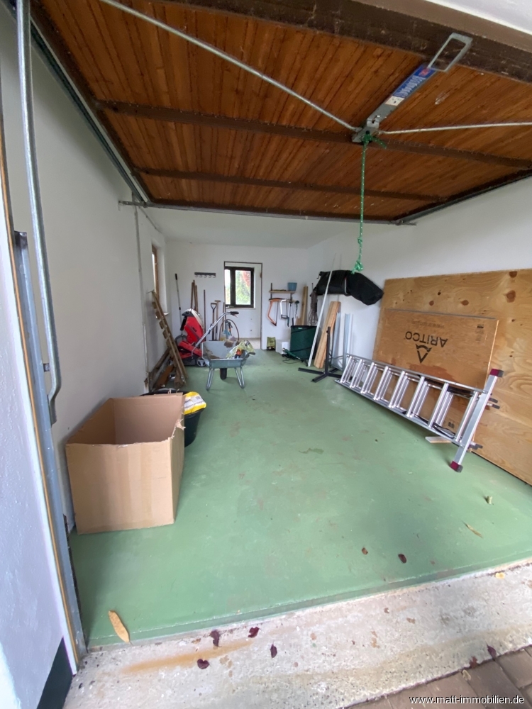 Garage mit Geräteraum
