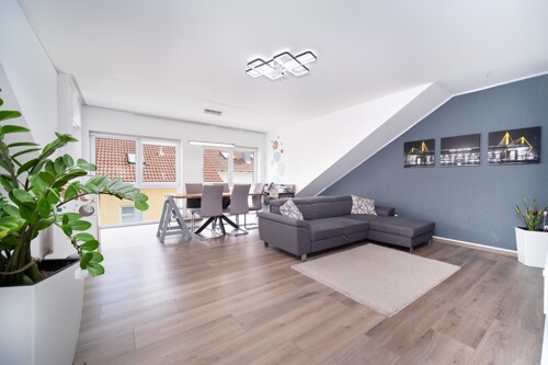 Helle Wohnung mit hochwertiger Ausstattung und Balkon