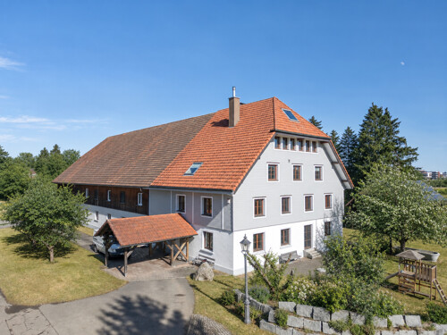 Mehrgenerationenhaus in Alleinlage mit 3 Wohneinheiten, ca. 8.000 m² Grundstück