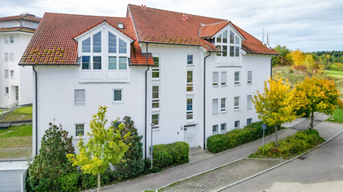 Hochparterre mit Wintergarten und Terrasse
