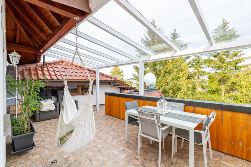 Überdachte Terrasse (Dachgeschoss)