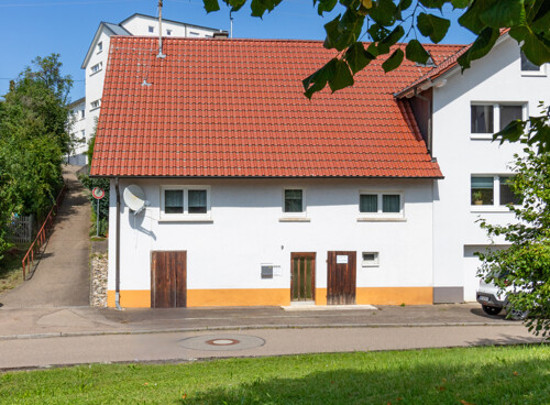 Großzügige Doppelhaushälfte mit Garten