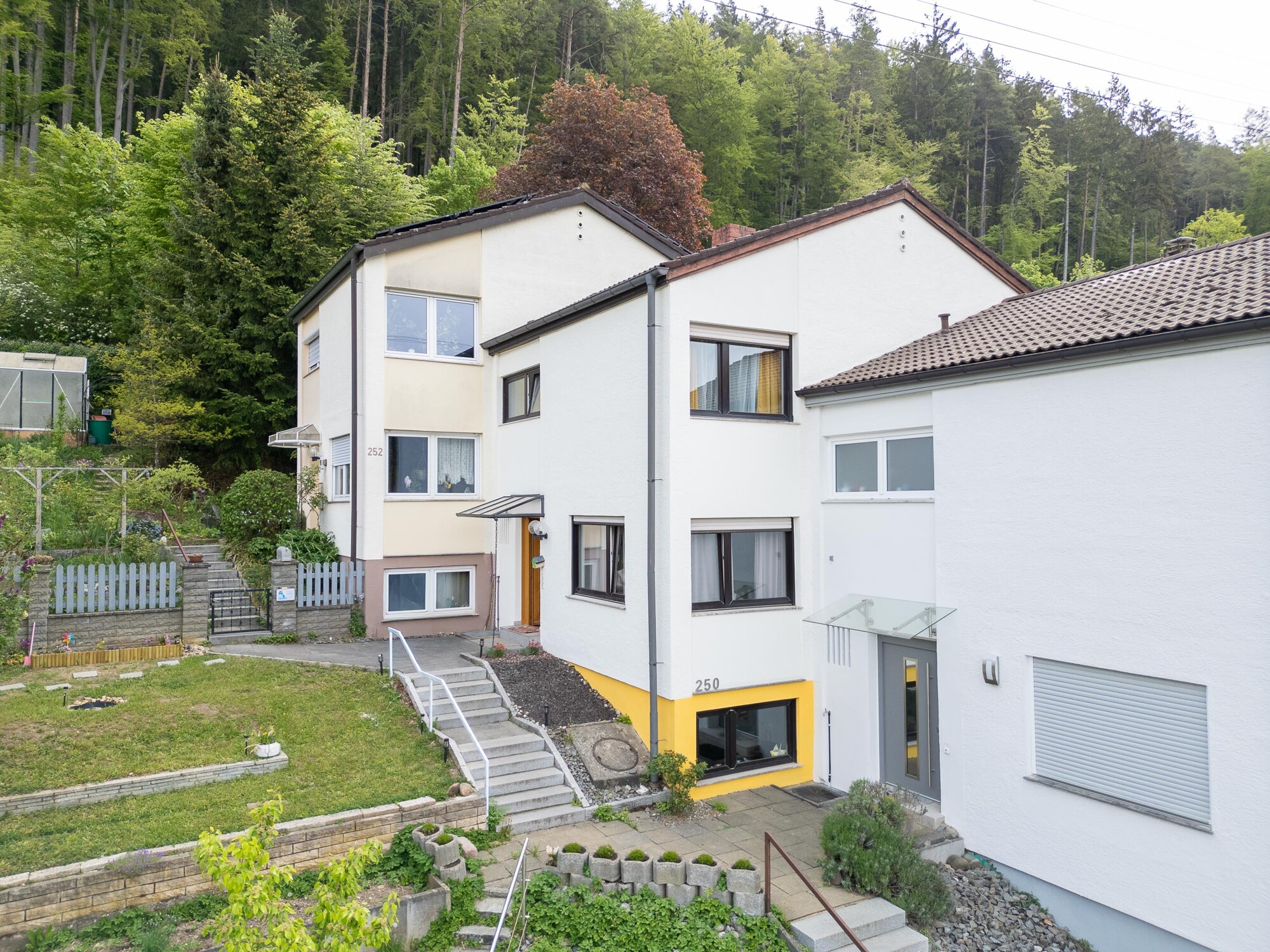 Familienfreundliches Haus mit Terrasse und Garten — Titelbild