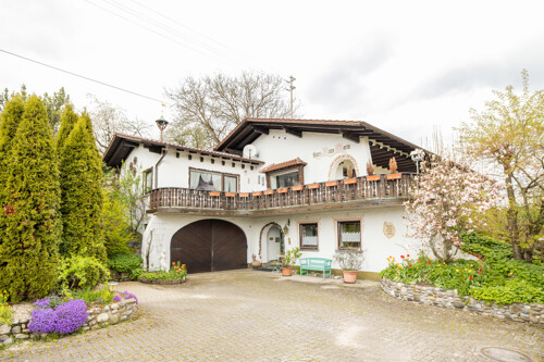 Ein Zuhause mit Charakter: Großzügiges Anwesen mit Einlieger- und Ferienwohnung in Blumberg
