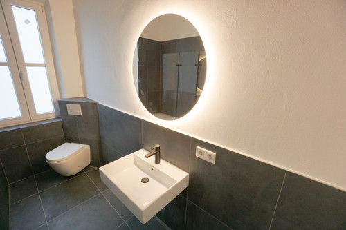 Tageslicht Badezimmer mit LED Spiegel