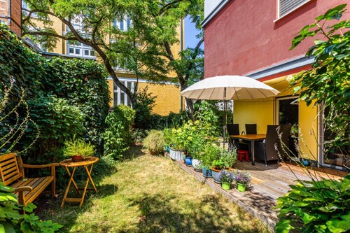 Privater Garten mit großzügiger Terrasse