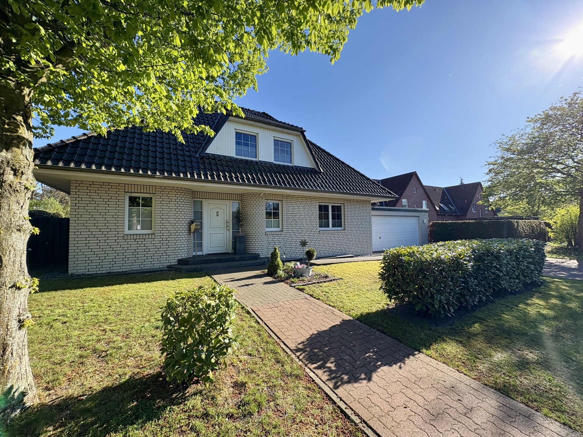 Attraktives Einfamilienhaus aus 1997 in familienfreundlicher Lage von Nienburg-Holtorf – Bild 1