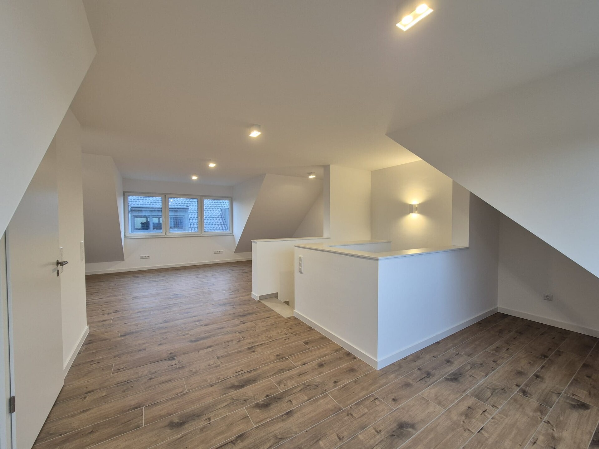 Exklusive Neubau DHH mit hochwertiger Küche