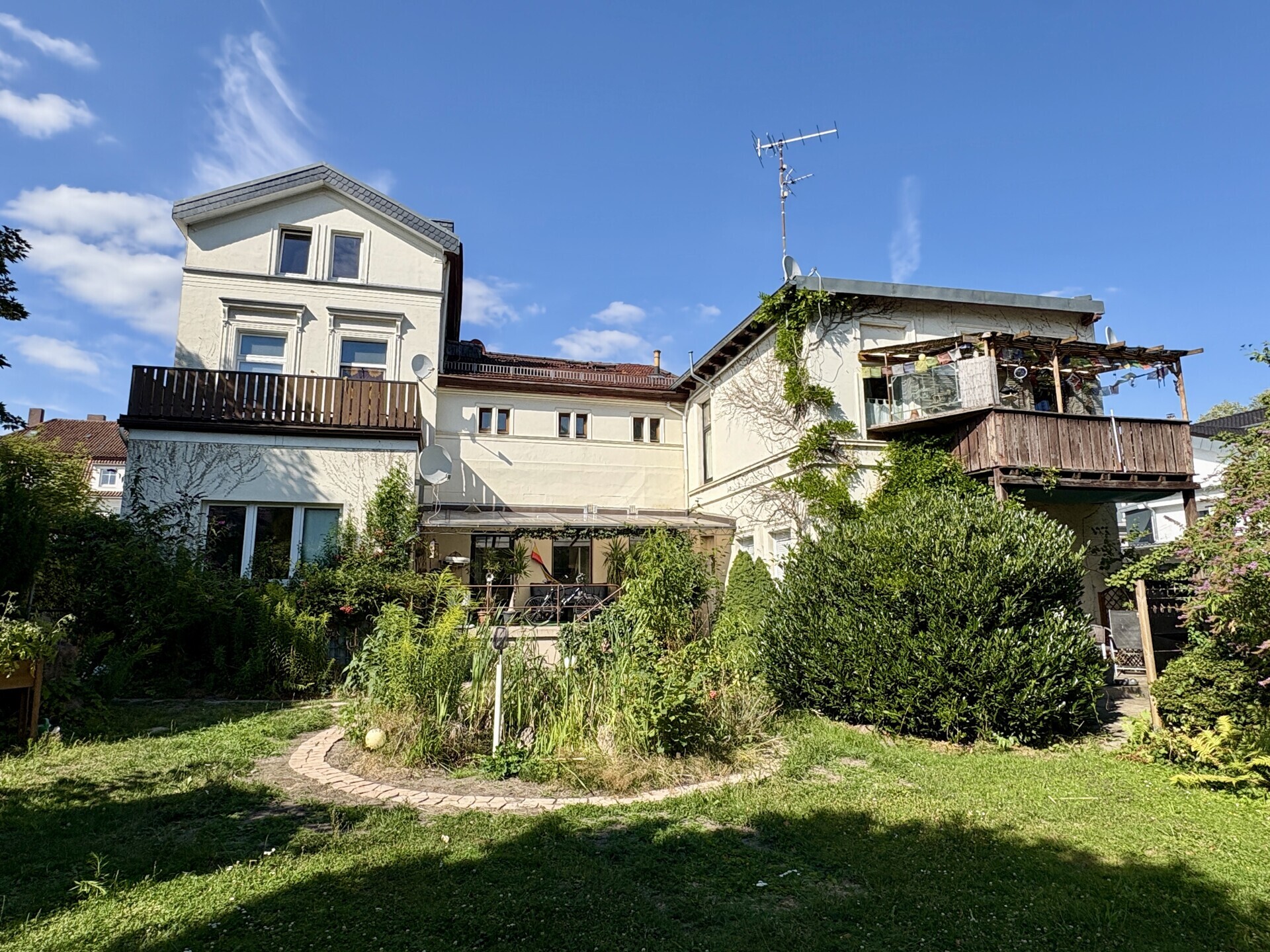 Hausansicht aus dem Garten