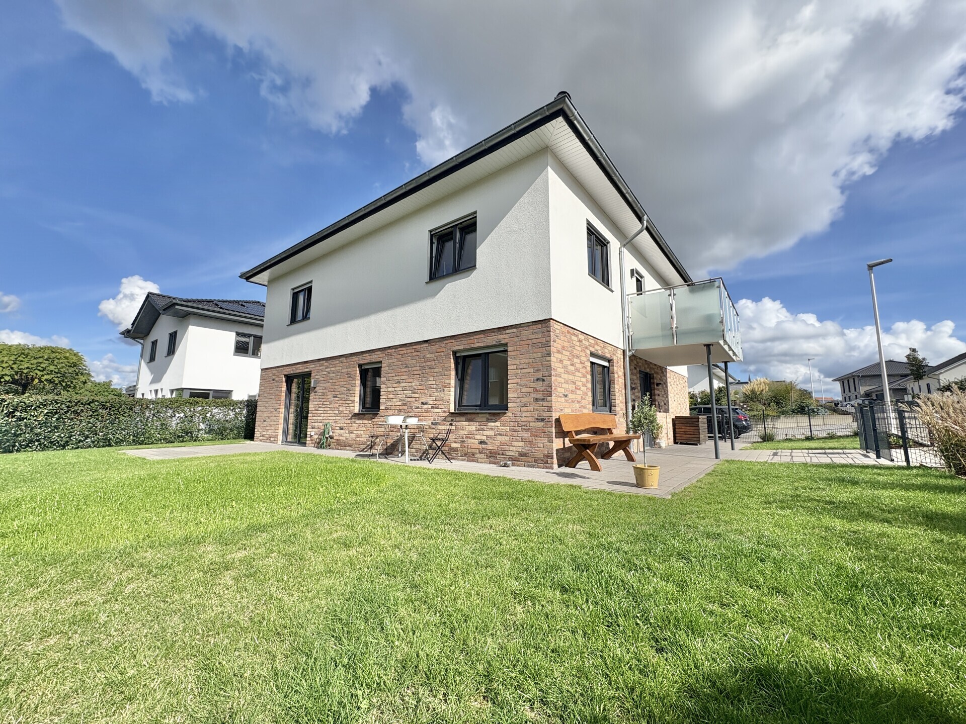 Neuwertige 3-Zimmer-Erdgeschosswohnung mit Garten, Einbauküche & Carport in Minden-Dankersen