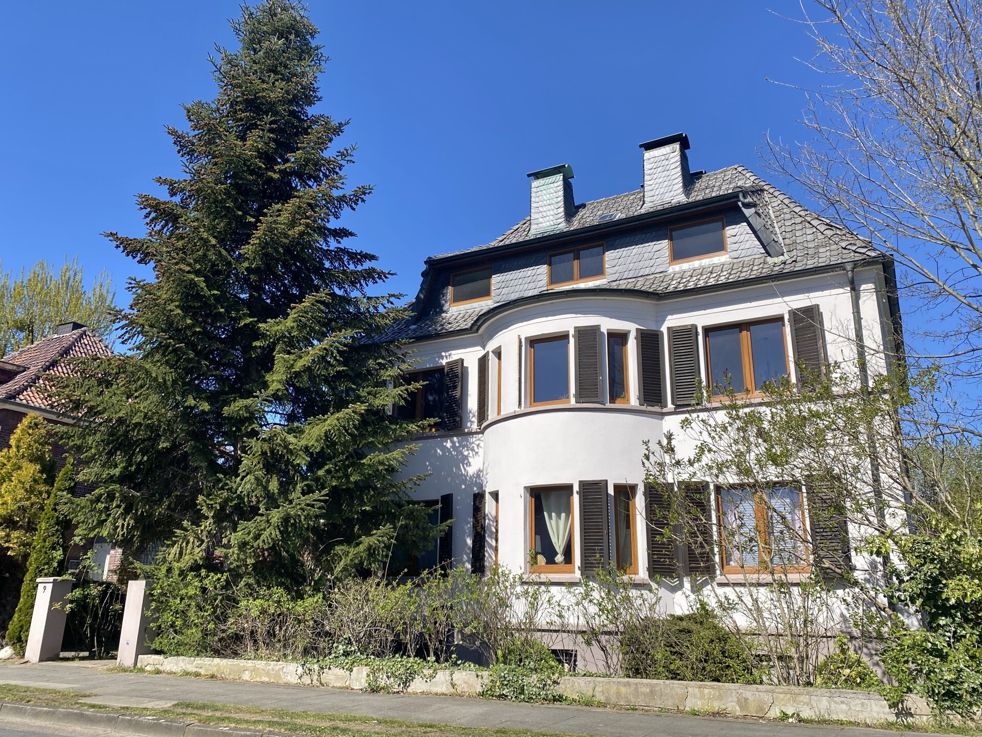 Stillvolle Stadtvilla mit 3 Einheiten & parkähnlichem Garten – für Familien, Generationen oder Umbau – Bild 1