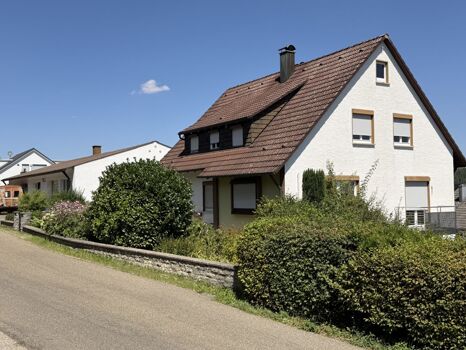 Gebäudeansicht mit Werkstatt
