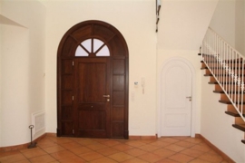06 hall