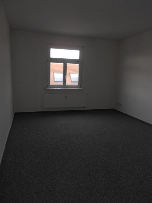 Wohn- und Schlafzimmer (derzeit noch Teppich)