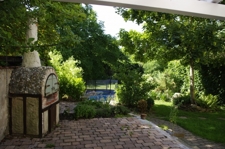 Blick von der Terrasse in den Garten