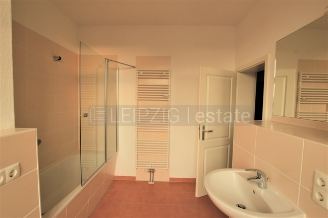 Bad vom Fenster zur Tür