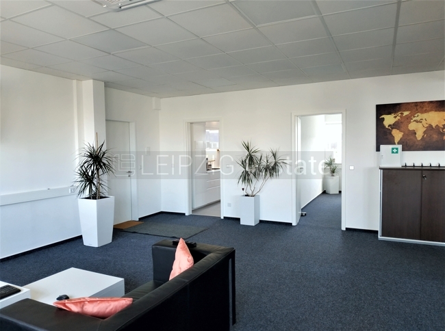 Burofläche Ri. Eingang und Küche