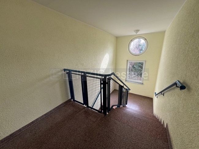 Treppenhaus  ohne Nachbarwohnung!