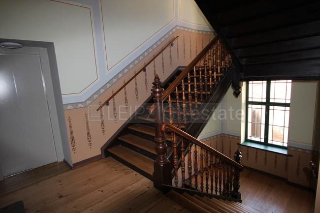 Treppenhaus-Fahrstuhl