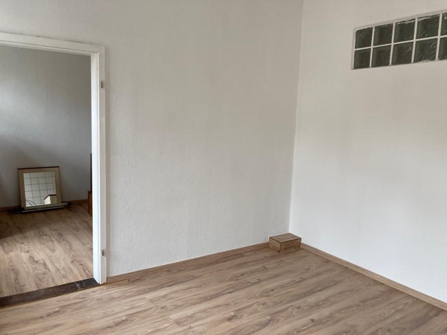 Zimmer links Straße