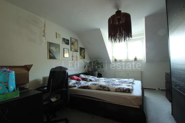 Schlafzimmer (mit Laminat)