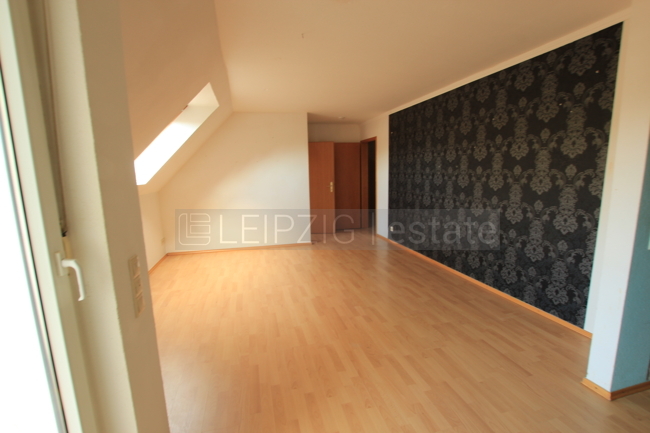 Blick vom Balkon ins Wohnzimmer