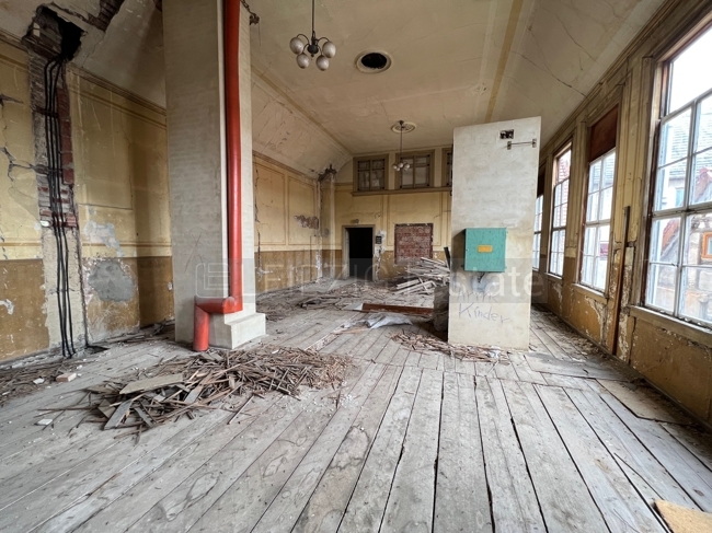 Saal Baufällig