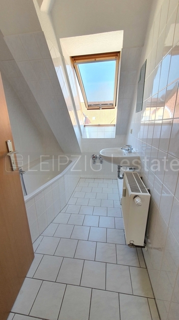 Bad mit Wanne & Fenster