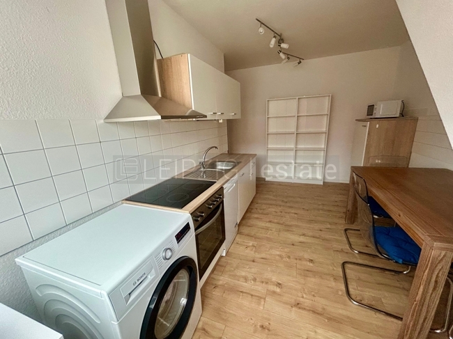 Küche mit Einbauküche