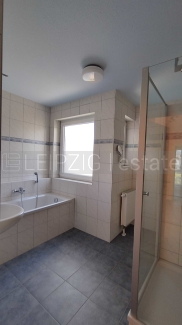 Bad mit Wanne & Dusche