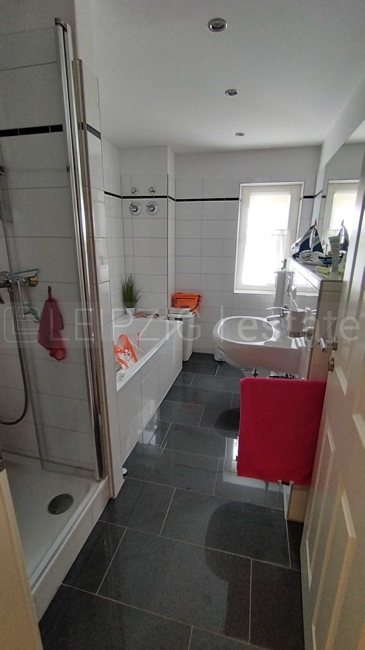 Bad mit Wanne & Dusche