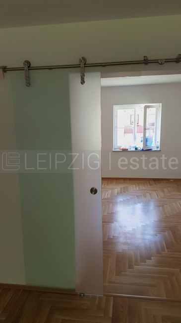 Glasschiebetür zum Schlafzimmer