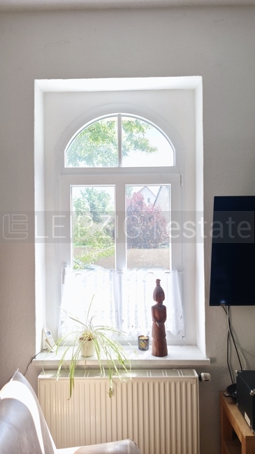 Rundbogenfenster im Erdgeschoss