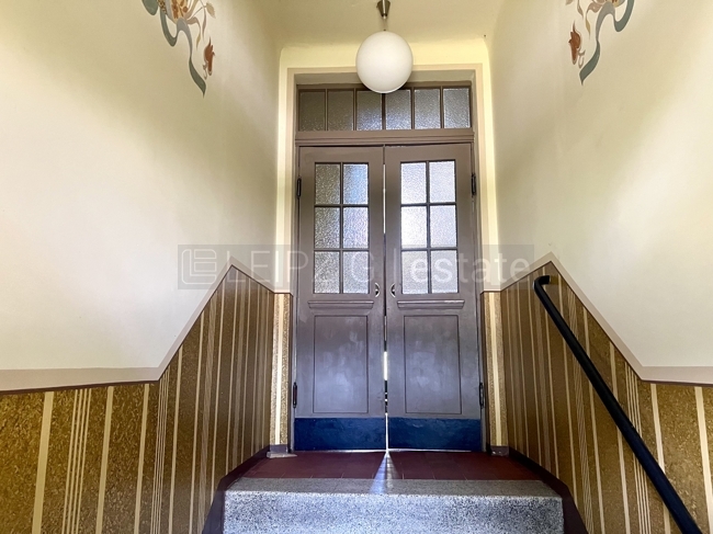 Hauseingang Tür zum Treppenhaus