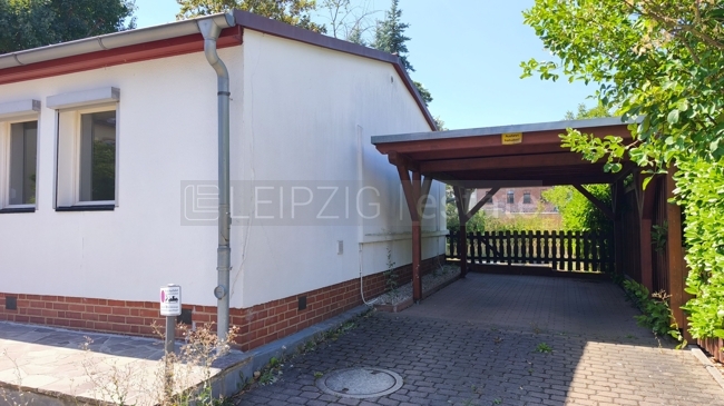 Ansicht rechts mit Carport