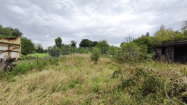 Gartenland hinter der Scheune