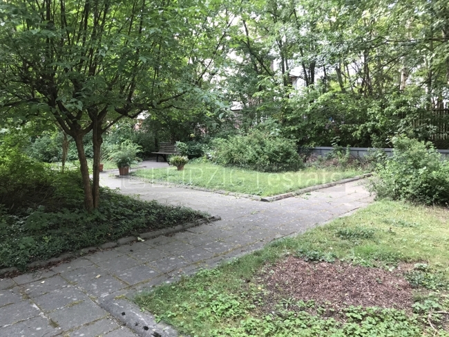 Grünanlage hinter dem Haus